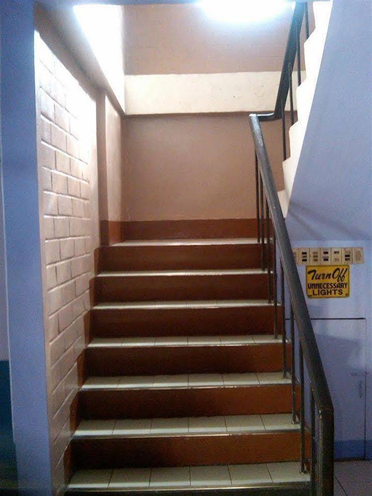 Reddoorz At La Maria Pension And Tourist Inn 宿务 外观 照片
