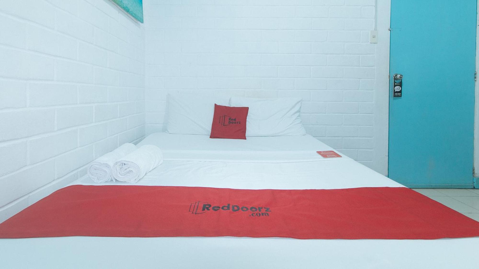 Reddoorz At La Maria Pension And Tourist Inn 宿务 外观 照片