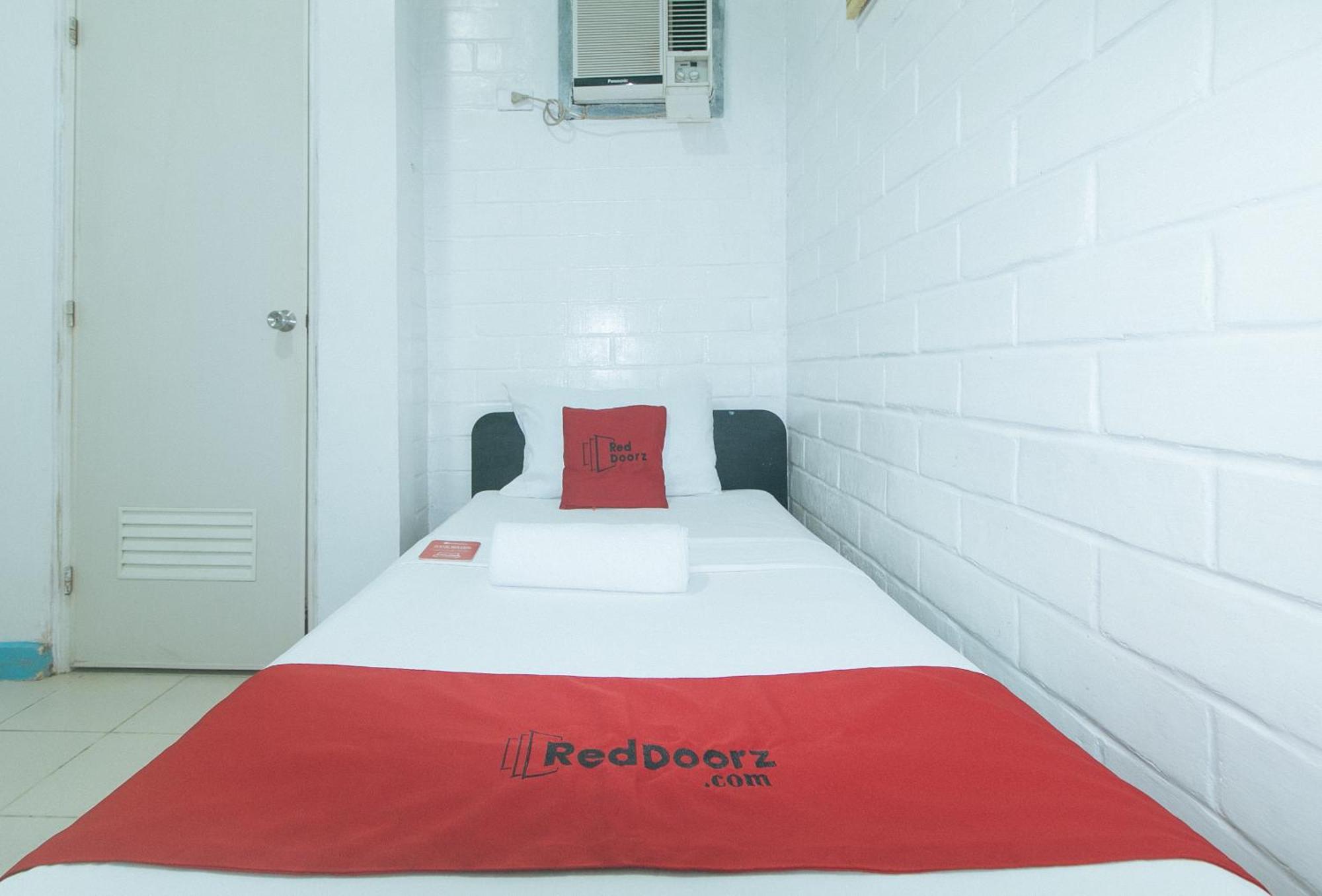 Reddoorz At La Maria Pension And Tourist Inn 宿务 外观 照片