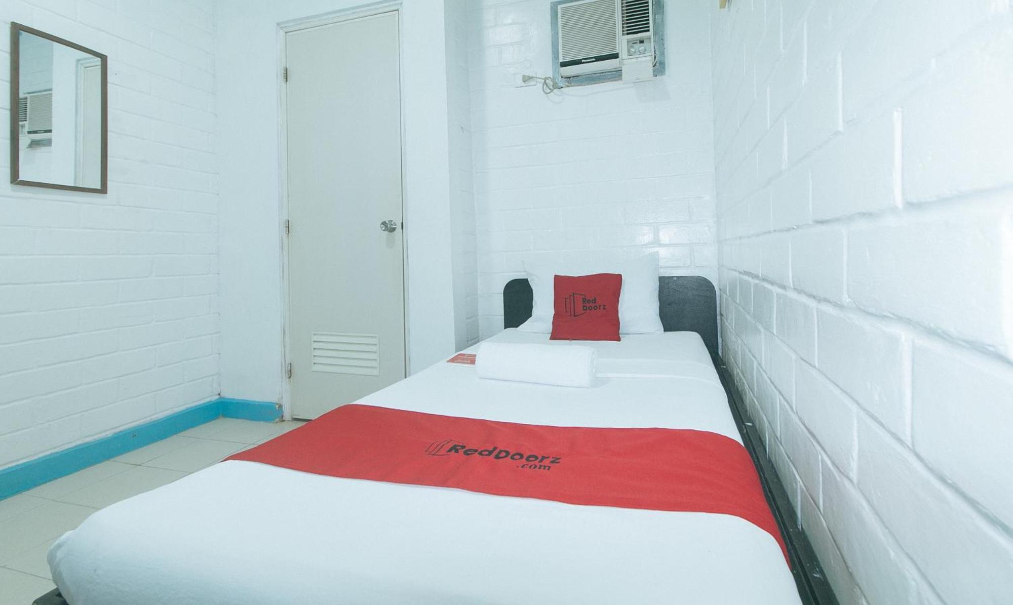 Reddoorz At La Maria Pension And Tourist Inn 宿务 外观 照片